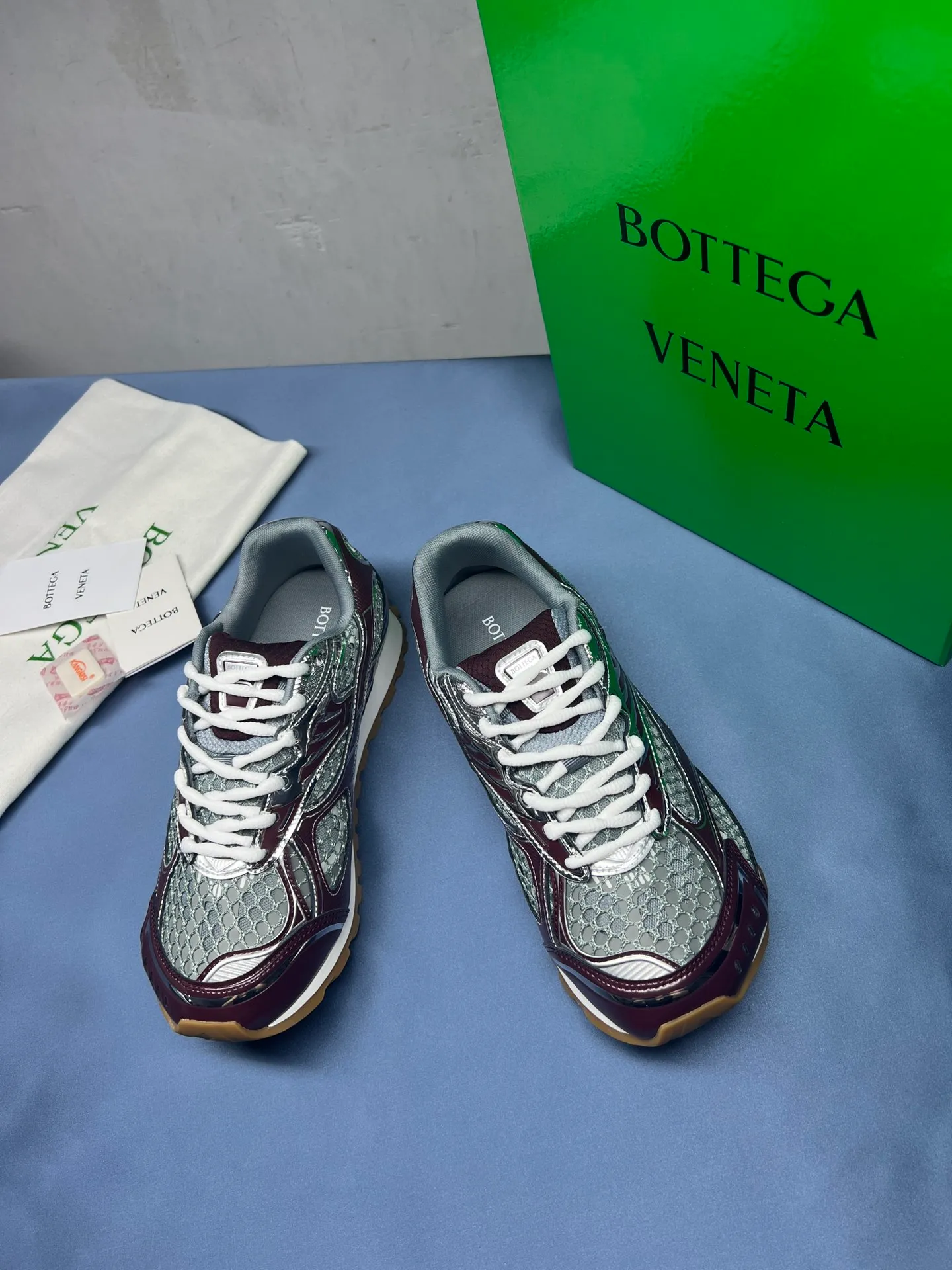 👟👟Ex-factory price 600👟👟 Men's size +10 Real photos 🔥🔥BV Orbit sneakers Wang Yibo's same style couple's dad shoes Runner sneakers, made of lightweight technical mesh fabric. Matched with geometric pattern designed rubber outsole, Wang Zha series high version. Look for the package technology. It is actually a lot taller, but the legs are still slim. Very nice, playable and durable. Matched to the standard💯 Package shoe technology. Look for the high version. The outsole is made of color-blocked TPU outsole. Women's model 35 36 37 38 39 40 41 42 (40 41 42 43 44 45 customized) (Customer logo can be accepted without refund or exchange at a favorable price) Equipped with original packaging
